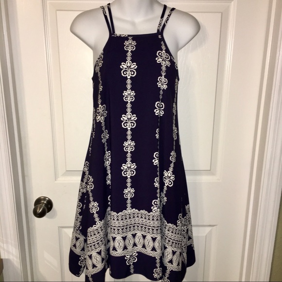 Francesca’s Dress - Picture 1 of 9